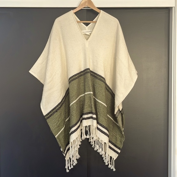 Western Poncho w/ Fringe - Picture 1 of 8